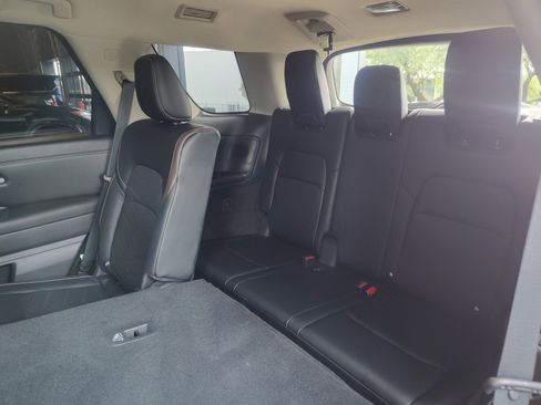 Used 2023 Nissan Pathfinder Platinum w/ Black Appearance Package FWD image 27