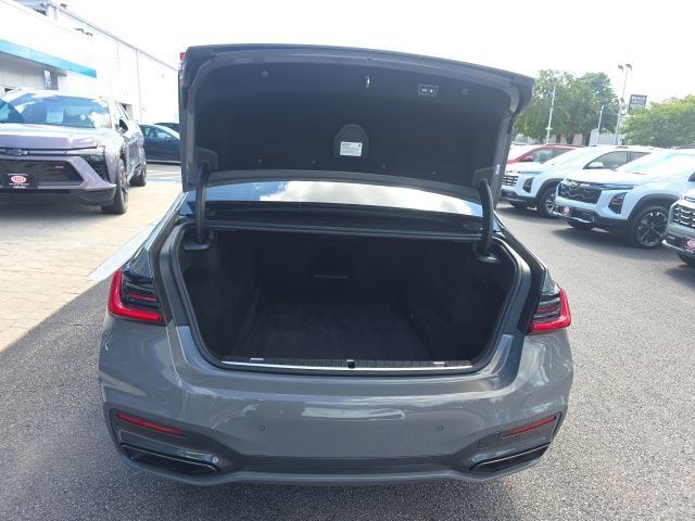 Used 2022 BMW 750i xDrive w/ Executive Package AWD/4WD image 32