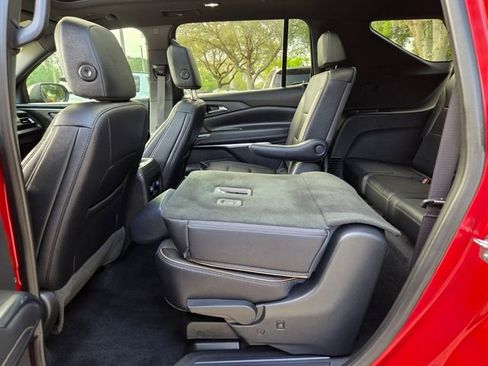 Used 2025 Chevrolet Traverse High Country FWD image 13