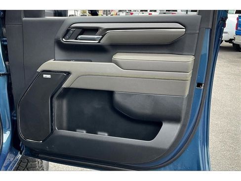 Used 2024 Chevrolet Silverado 2500 ZR2 w/ Technology Package image 26