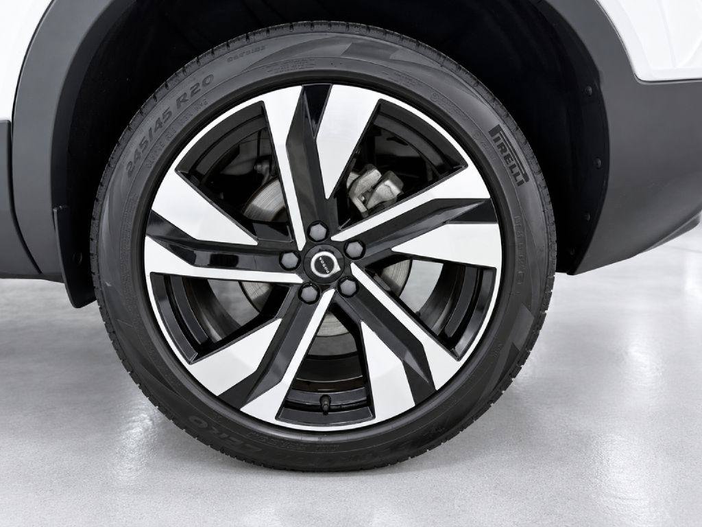 Used 2024 Volvo XC40 B5 Plus w/ Protection Package Premier AWD/4WD image 32