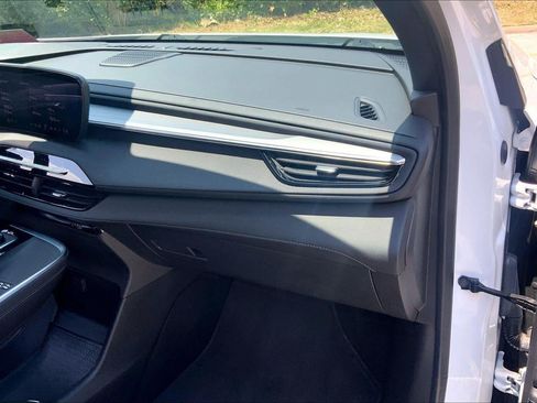 Used 2025 Buick Enclave Preferred FWD image 17