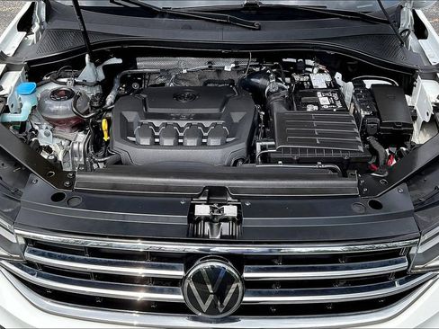 Used 2024 Volkswagen Tiguan SE FWD image 33