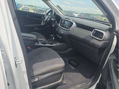 Used 2016 Kia Sorento FWD w/ LX Convenience Package image 16