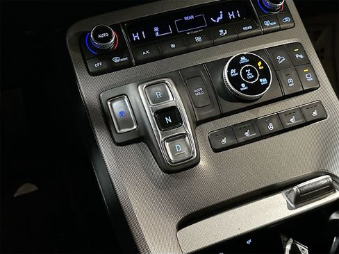 Used 2022 Hyundai Palisade Calligraphy w/ Winter Package image 17