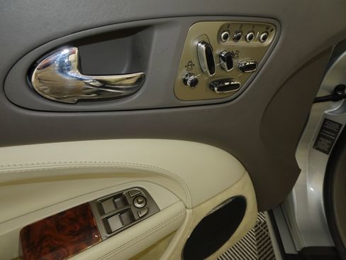 Used 2010 Jaguar XK Convertible image 54