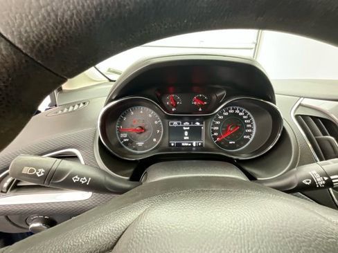 Used 2018 Chevrolet Cruze LT image 9