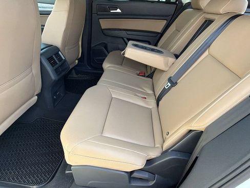 Used 2020 Volkswagen Atlas Cross Sport SE w/ Panoramic Sunroof Package FWD image 17