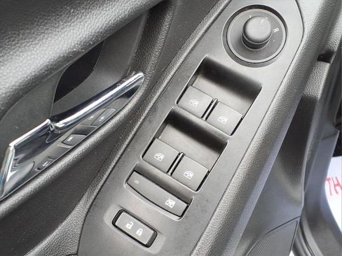 Used 2022 Chevrolet Trax LS w/ Tint and Cruise Package image 17