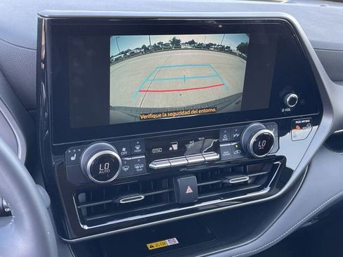 Used 2023 Toyota Highlander XLE FWD image 18
