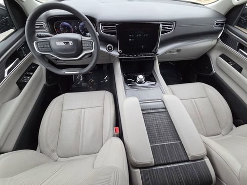 Used 2024 Jeep Wagoneer L Series II w/ Flexible Seating Group AWD/4WD image 14