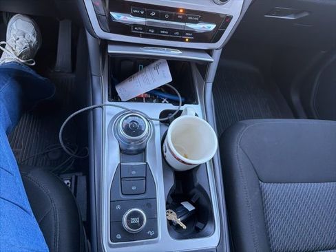 Used 2024 Ford Explorer XLT image 27