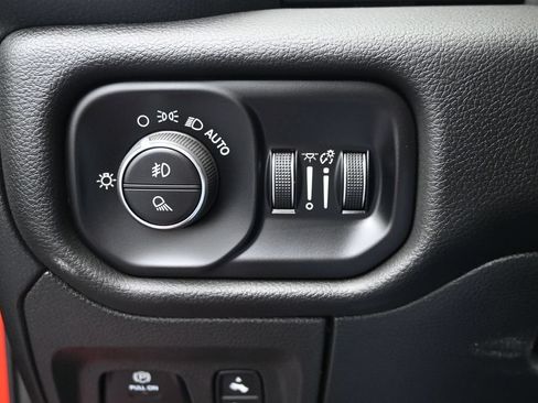 Used 2025 RAM 1500 Big Horn AWD/4WD image 16