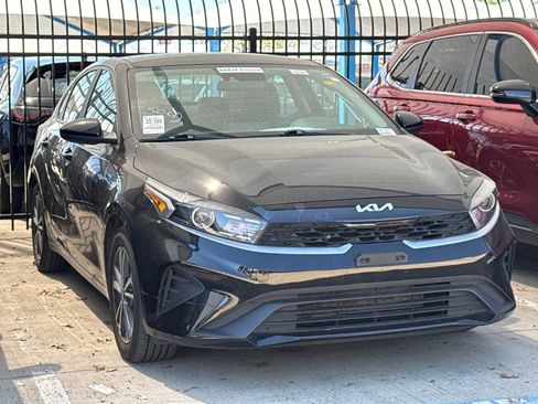 Used 2022 Kia Forte LXS image 3