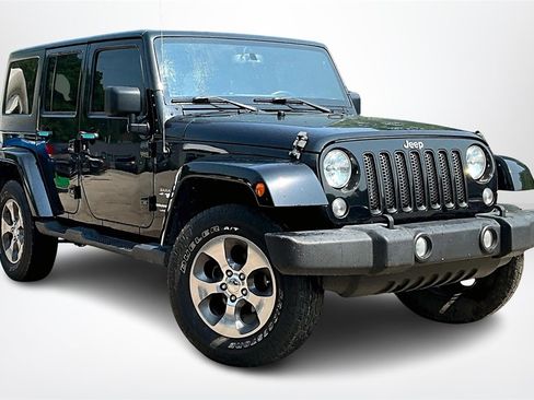 Used 2018 Jeep Wrangler Unlimited Sahara image 3