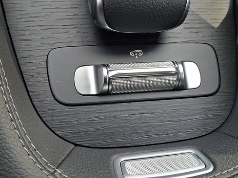 Used 2026 Mercedes-Benz GLS 450 4MATIC image 17