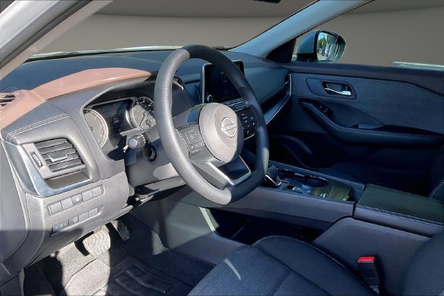 Used 2023 Nissan Rogue SV FWD image 12