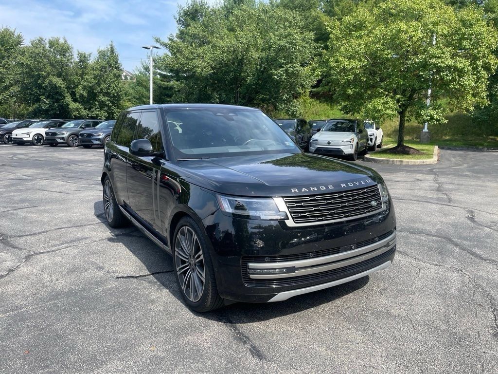 Used 2025 Land Rover Range Rover SE AWD/4WD image 1