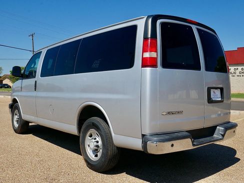 Used 2017 Chevrolet Express 2500 image 10
