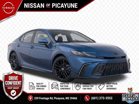 Used 2025 Toyota Camry SE w/ Convenience Package FWD image 8