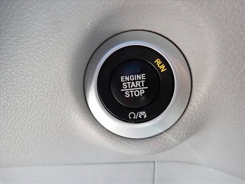 Used 2024 Chrysler Pacifica Touring-L FWD image 25