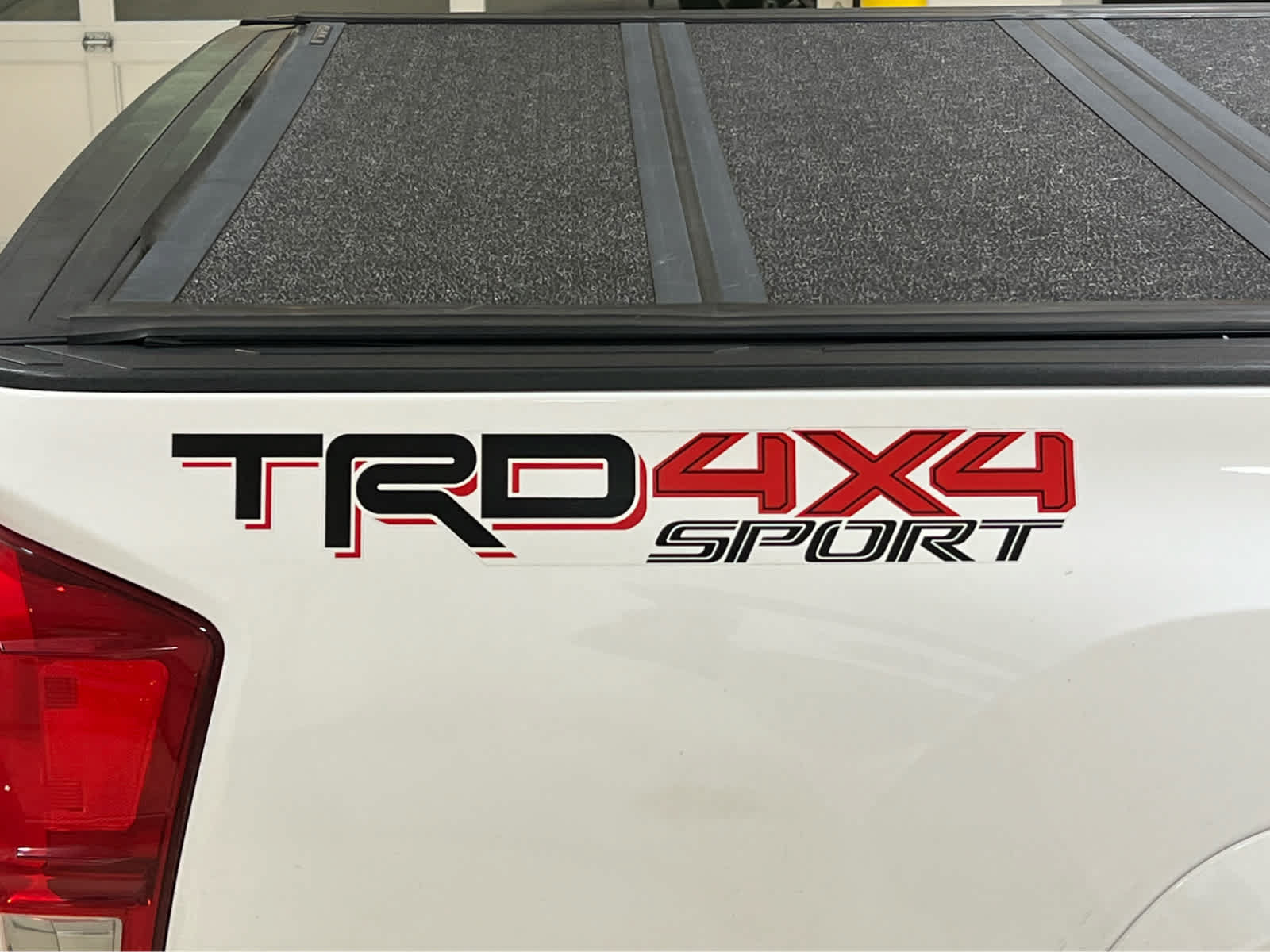 Used 2017 Toyota Tacoma TRD Sport AWD/4WD image 5