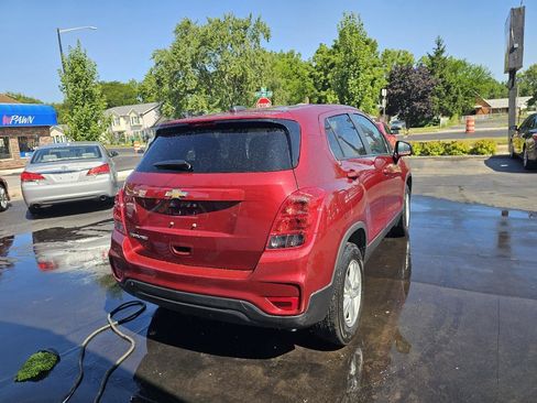 Used 2022 Chevrolet Trax LS w/ Tint and Cruise Package AWD/4WD image 11