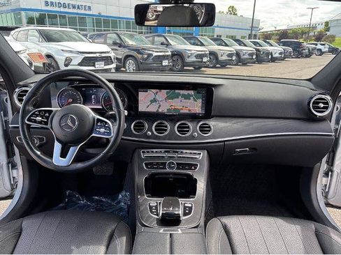 Used 2019 Mercedes-Benz E 300 4MATIC image 9