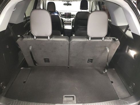 Used 2022 Ford Explorer XLT w/ Equipment Group 202A image 16