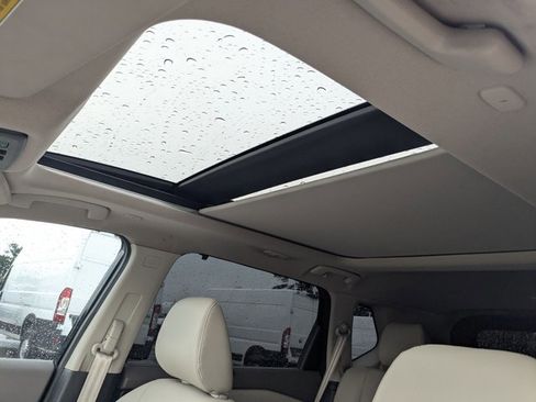 Used 2024 Nissan Rogue SL w/ SL Premium Package image 16