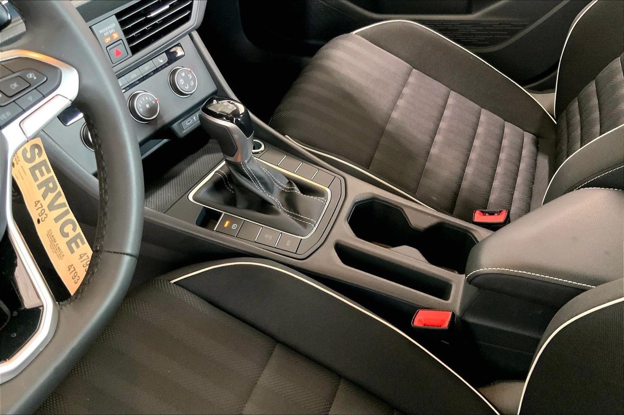 Used 2024 Volkswagen Jetta Sport FWD image 17