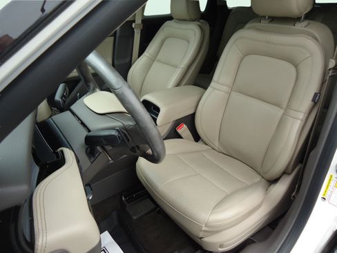 Used 2022 Lincoln Corsair AWD w/ Equipment Group 101A image 25