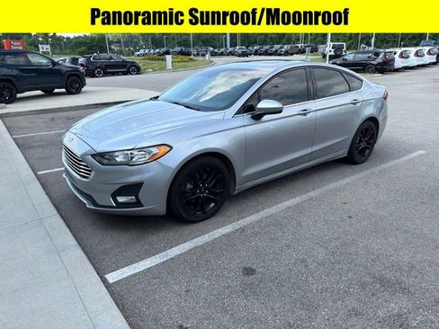 Used 2020 Ford Fusion SE w/ Equipment Group 151A FWD image 3