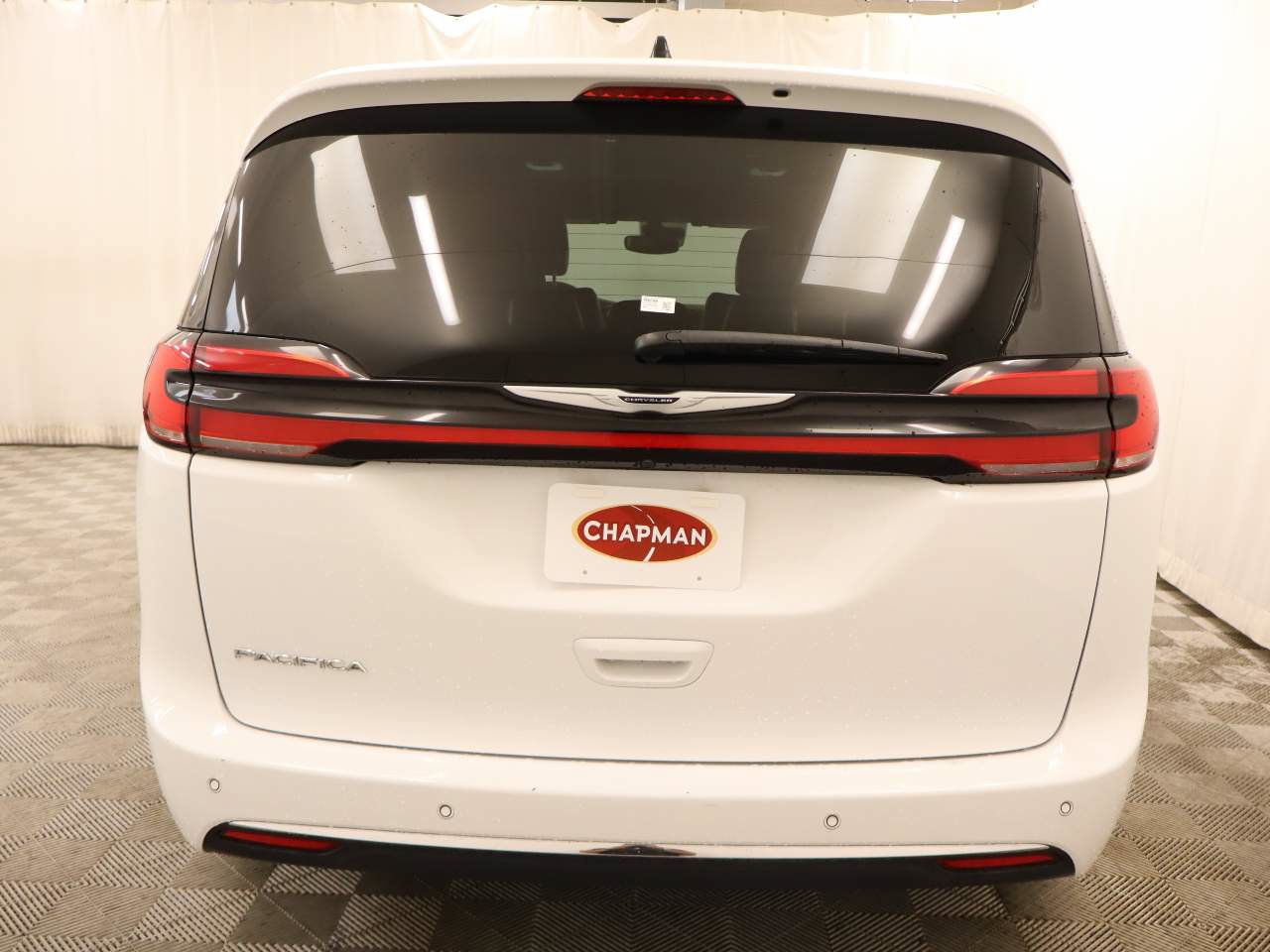 Used 2025 Chrysler Pacifica Select FWD image 5