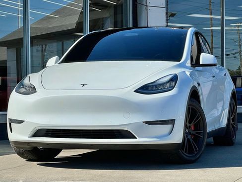 Used 2020 Tesla Model Y Long Range image 1