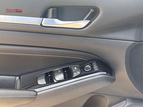 Used 2023 Nissan Altima 2.5 SR w/ SR Premium Package FWD image 19