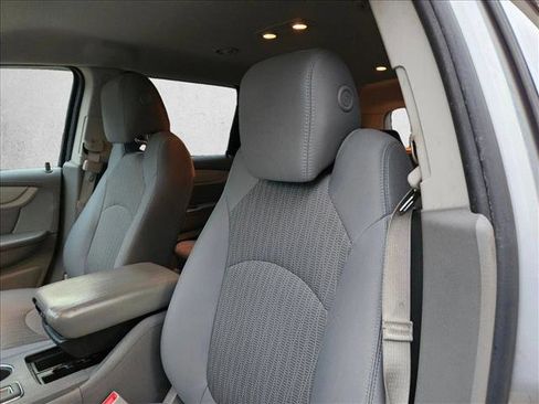 Used 2017 Chevrolet Traverse LS FWD image 13