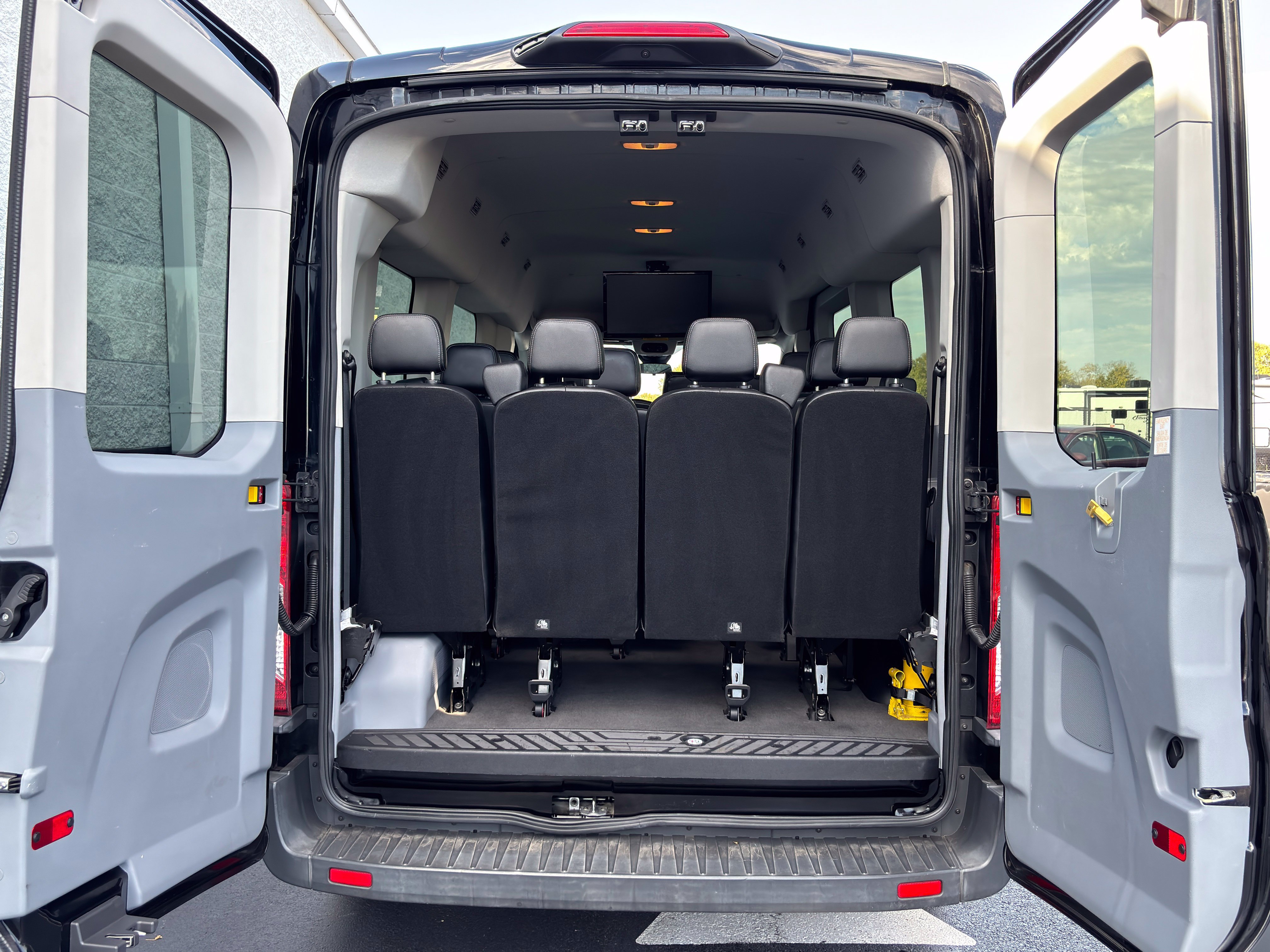 Used 2018 Ford Transit 350 XLT RWD image 10