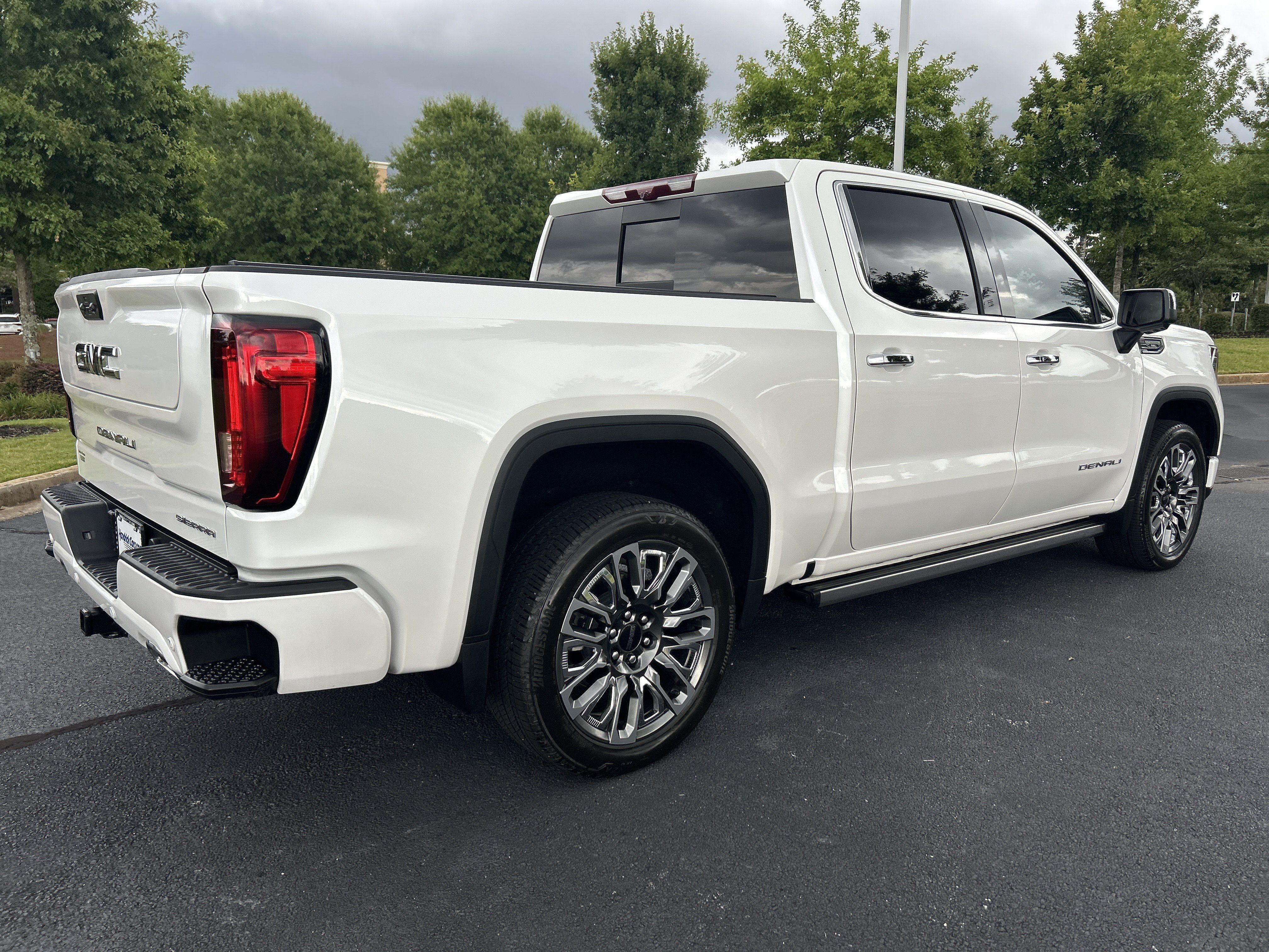 Used 2024 GMC Sierra 1500 Denali Ultimate AWD/4WD image 9
