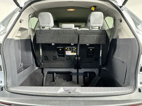 Certified 2024 Toyota Sienna XLE FWD image 27