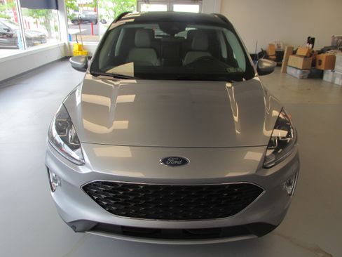 Used 2022 Ford Escape SEL w/ Technology Package image 2