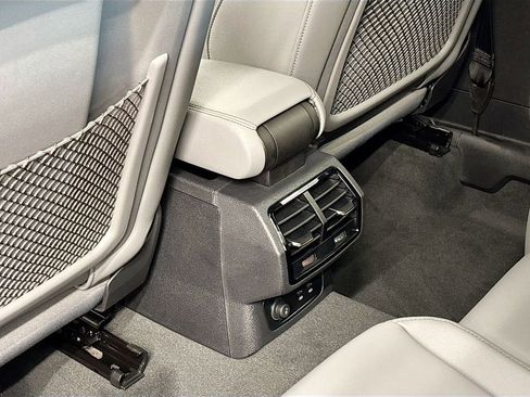 Certified 2025 Audi Q3 2.0T Premium w/ Black Optic Sport Package image 17