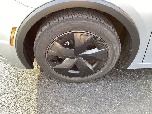 Used 2025 Toyota Prius LE image 32