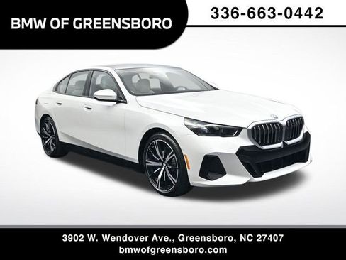 New 2026 BMW 550e xDrive image 1