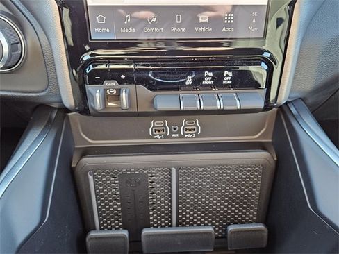 New 2026 RAM 1500 4x4 Crew Cab image 10