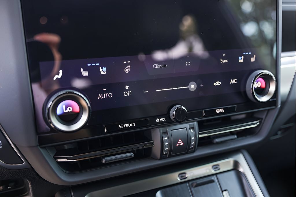Used 2024 Lexus GX 550 AWD/4WD image 17