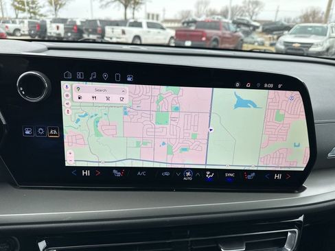 Used 2025 Chevrolet Traverse LT image 70