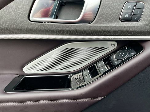 Used 2025 Ford Explorer Platinum image 18