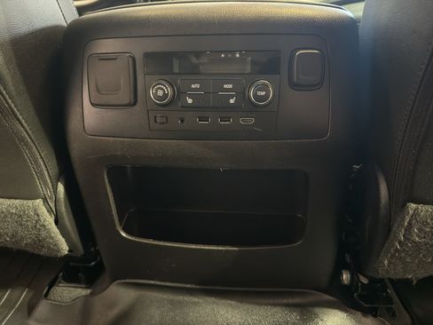 Used 2019 Chevrolet Suburban LT AWD/4WD image 29