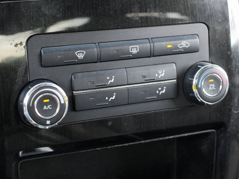 Used 2013 Nissan Titan SV w/ SV Value Truck Pkg image 27